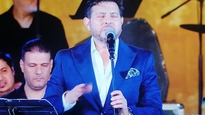 بعد أولى حفلاته في أعقاب استقالته من رئاسة 