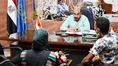 محافظ أسوان: توفير فرص التدريب والعمل للشباب والفتيات  للمرأة 