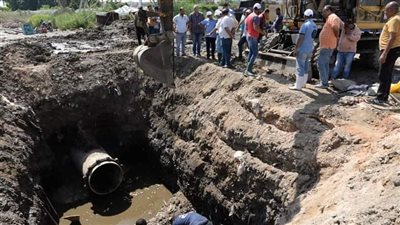 تهشم ماسورة يتسبب في قطع المياه عن غرب الإسكندرية (صور)