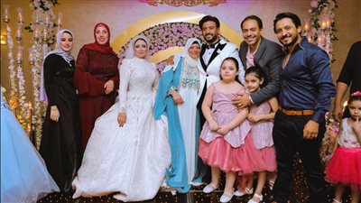 د. مصطفى ثابت يهنئ الزميل إسماعيل محمد بمناسبة زفافه السعيد