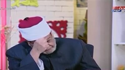 شاهد.. أحمد كريمة يحبس دموعه على الهواء لهذا السبب