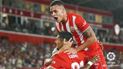 ألميريا يقلب الطاولة ويفوز على إشبيلية في الدوري الإسباني 