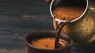 أستاذ جهاز هضمي: القهوة أفضل مانع سرطان في التاريخ (فيديو)