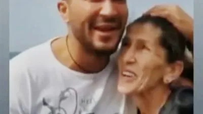 إنهيار والدة جورج الراسي بنوبة بكاء شديدة أثناء تشييع جثمان نجلها