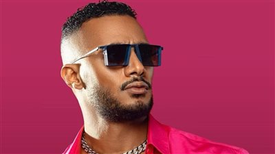 أهالي بولاق أبو العلا يلتفون حول محمد رمضان أثناء تصوير فيلمه الجديد 