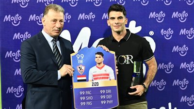  أحمد سيد زيزو يحصل على جائزة أفضل لاعب في الدوري وهداف البطولة 
