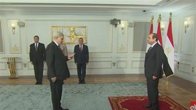 شاهد.. لحظة أداء رئيس النيابة الإدارية اليمين الدستورية أمام السيسي