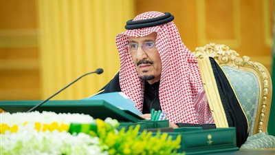 خادم الحرمين الشريفين يرأس جلسة مجلس الوزراء في قصر السلام 