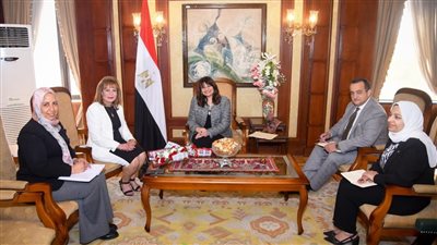 وزيرة الهجرة تستقبل رئيس المنتدى المصري في 