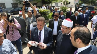  محافظ المنوفية يستقبل وزير الأوقاف ويتسلم الدفعة الخامسة من مشروع صكوك الإطعام