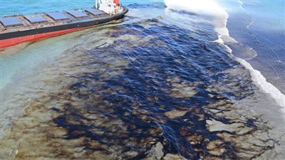 تسرب نفطي يصل إلى سواحل إسبانيا
