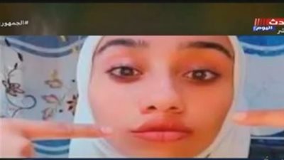 هاني الناظر لـ فتاة تجميل الأنف بالأمير اللاصق: 