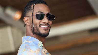 محمد رمضان يحتفل بتصدر اغنيته 