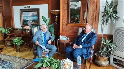 وزير الموارد المائية والري يستقبل وزير الخارجية 