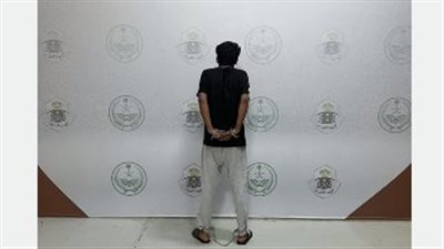 القبض على شخص لانتحاله صفة غير صحيحة وسرقة 3 مركبات في جدة