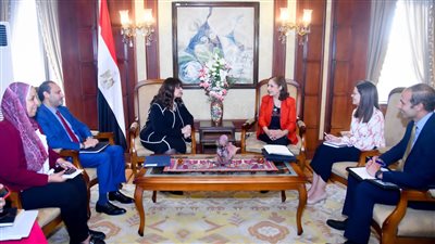 سها جندي تستقبل رئيس اللجنة الوطنية لمكافحة الهجرة غير الشرعية لبحث تعزيز سبل التعاون المشترك