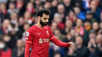 نجم ليفربول يفتح النار على صلاح ويكشف سبب انخفاض مستواه