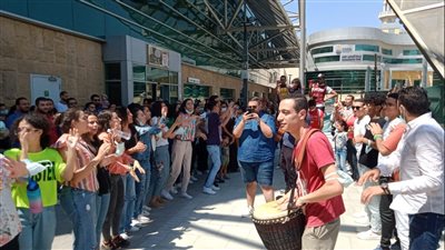 120 شابا وفتاة بـ 