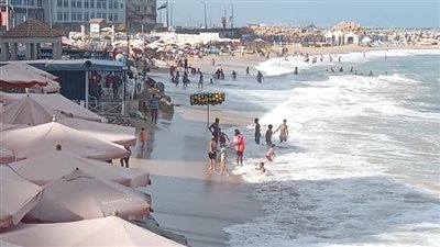 رفع درجة الاستعداد في شواطئ الإسكندرية بعد تحذير هيئة الأرصاد 