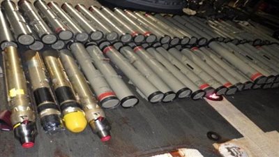 أسلحة محرمة دوليًا.. ماذا وراء الاستعراض الحوثي العسكري في الحديدة؟