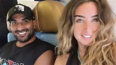 برفقة أحمد سعد.. هنا الزاهد في أحدث ظهور لها من الطائرة 