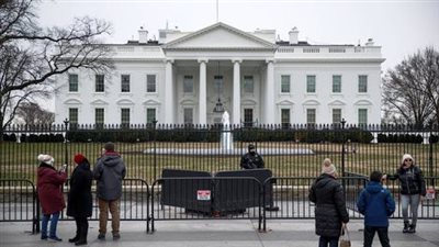  البيت الأبيض يطمئن الأمريكيين لاحتواء غضب 