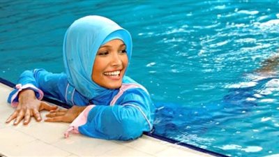 إجراءات الغلق وسحب الترخيص تواجه المنشآت السياحية التي تمنع المحجبات