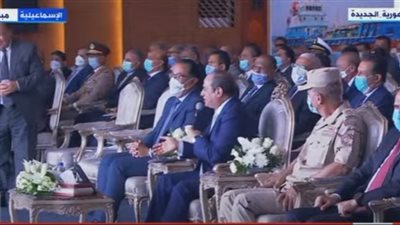 السيسي مداعبا وزير المالية: 