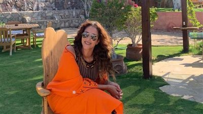 بإطلالة بسيطة.. حنان مطاوع تغازل جمهورها ومحبيها 