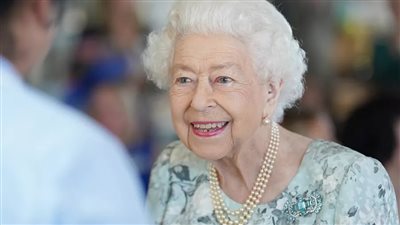 مشاهير العالم ينعون رحيل الملكة إليزابيث
