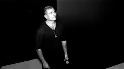 شاهد.. أحدث ظهور لـ عمرو دياب من ستاد 