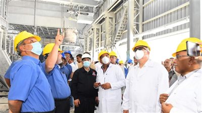 وزير قطاع الأعمال يتفقد خطوط الإنتاج والمسابك والورش بمجمع مصانع الألومنيوم 