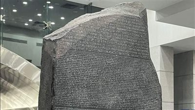 وسيم السيسي يكشف تفاصيل خروج حجر رشيد من مصر (فيديو)