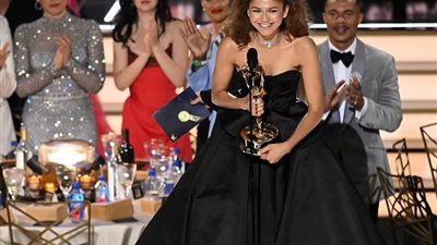 القائمة الكاملة للفائزين بحفل جوائز Emmy