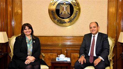 وزير الصناعة: اعداد قائمة بالفرص الاستثمارية المتاحة بالقطاع الصناعي وربطها بتوجه الدولة نحو توطين وتعميق التصنيع المحلي