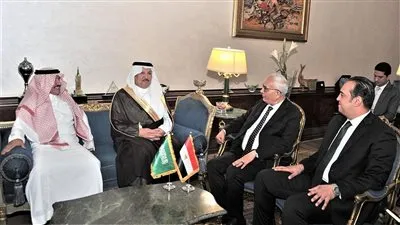 سفير المملكة بالقاهرة يلتقي وزير التربية والتعليم في مكتبه