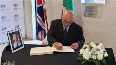 السفير السعودي في أيرلندا يقدم العزاء في وفاة ملكة بريطانيا