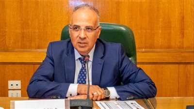 وزير الري يناقش البدائل المتاحة للمشروع القومي لتأهيل الترع 