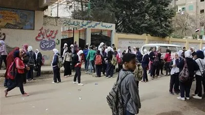 مع اقتراب المدارس.. أستاذ أمراض صدر يوجه مناشدة للأمهات (فيديو)