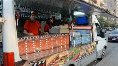 تعرف على الأوراق المطلوبة لترخيص عربة طعام متنقلة بالأقصر (فيديو)