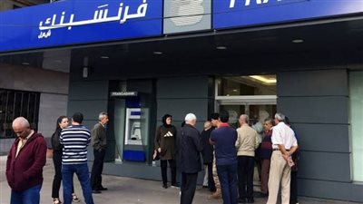 القصة الكاملة لاقتحام فتاة مصرف في لبنان بسبب 