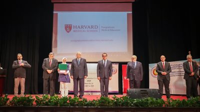 وزير الصحة يشهد حفل تخريج دفعتين من خريجي البرامج التدريبية بالتعاون مع كلية طب جامعة هارفارد الأمريكية