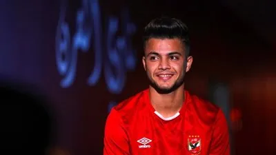 آخرهم أوباما وميسي.. 8 نجوم ارتدوا ثوب التألق بعد نزع قميص 