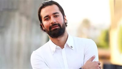 بـ أفيش غريب ومسابقة..أحمد حاتم يروج لفيلمه الجديد 