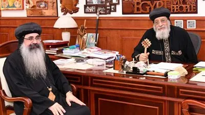 البابا تواضروس يستقبل الأنبا كيرلس
