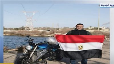 بدراجة صديقة للبيئة.. رحالة مصري يبدأ الطريق إلى قمة المناخ بشرم الشيخ (فيديو)