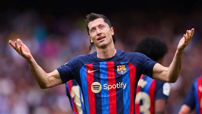 ليفاندوفسكي يواصل توهجه ويقود برشلونة للفوز على إلتشي بثلاثية في الدوري الإسباني