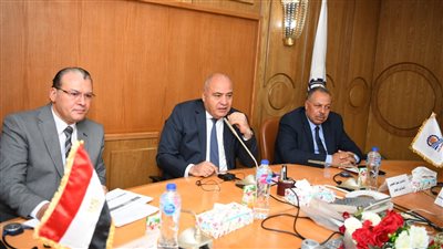 بحضور وفد من البنك الدولي.. محافظ قنا يناقش آخر مستجدات تنفيذ مشروعات برنامج التنمية المحلية