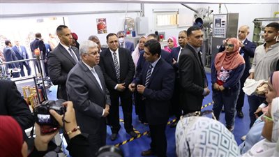 وزير التعليم العالي يفتتح ويتفقد عددًا من المباني والمراكز التابعة لـ 