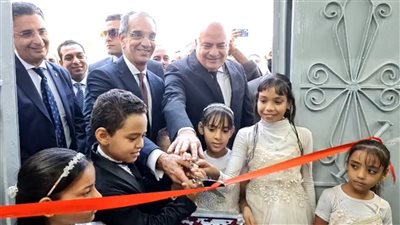 على نغمات المزمار البلدي.. وزير الإتصالات يفتتح مكتب بريد أبوالجود في قنا 